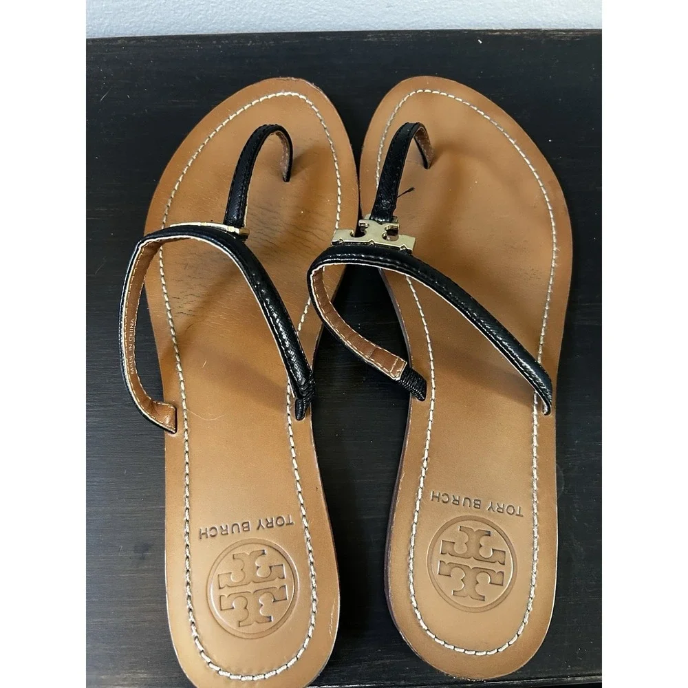 Tory Burch US 7.5 Black Leather Gold T‎ Logo Thong Flip Flop Sandal Shoes